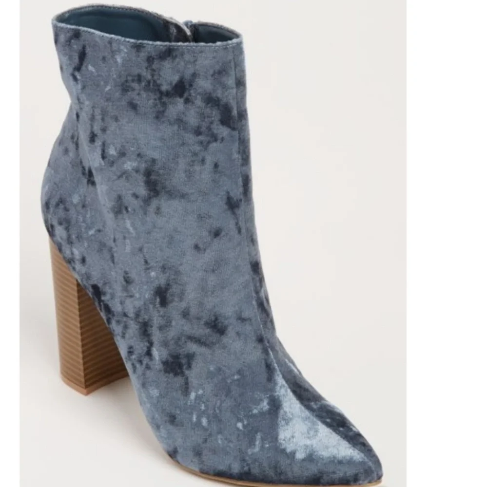 Blue Crushed Velvet Pointed Toe Heeled Boo… - Picture 6 of 6